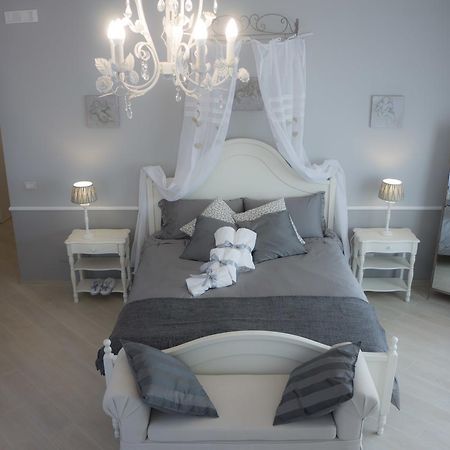 B&B Donna Ada Salerno Bagian luar foto