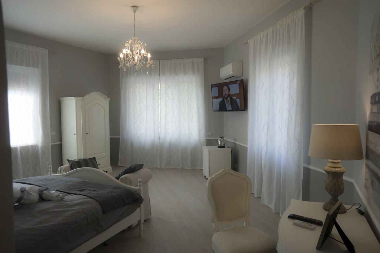 B&B Donna Ada Salerno Bagian luar foto